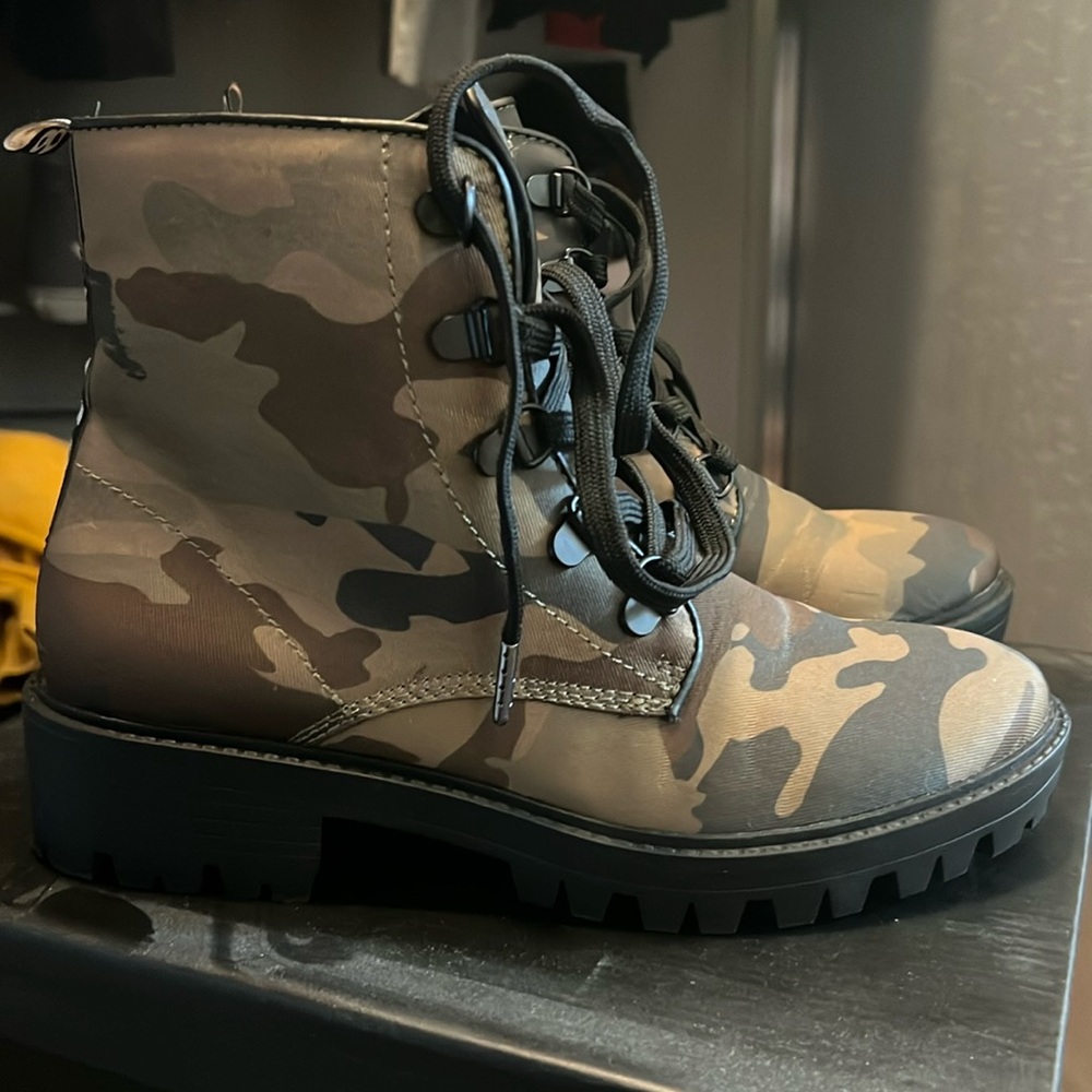 Olive camo combat boot